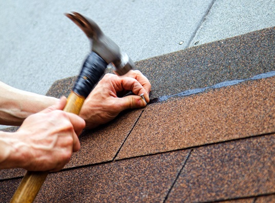 benefits of working with trusted local contractors hammer roof with slates